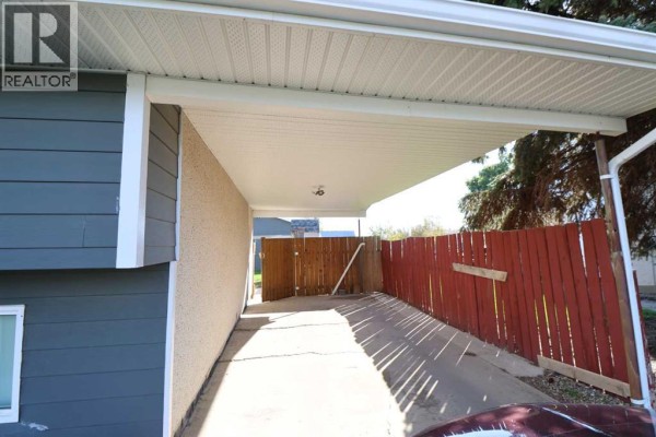 5905 57 Street, Taber, AB, photo 2