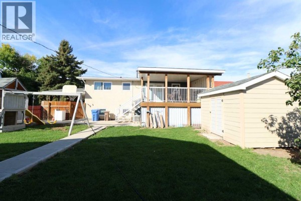 Dining room - 5905 57 Street, Taber, AB T1G1K1 Photo 4
