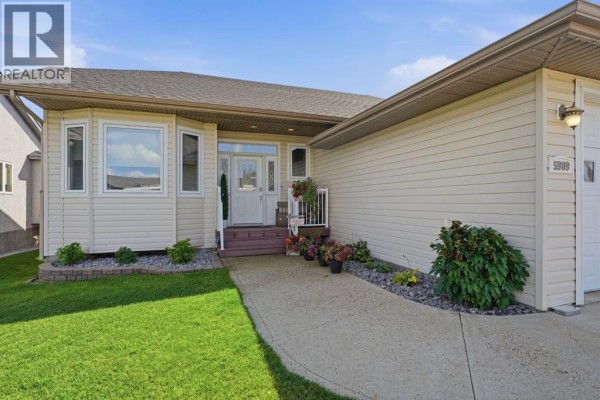 Kitchen - 5909 62 Avenue, Ponoka, AB T4L1J5 Photo 4