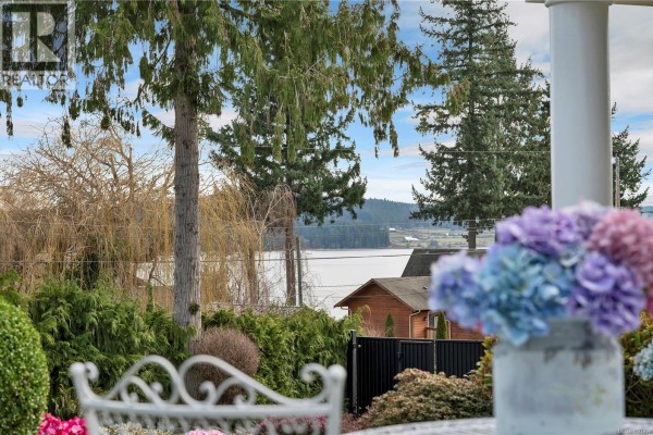 5909 Garvin Rd, Union Bay, BC, photo 3