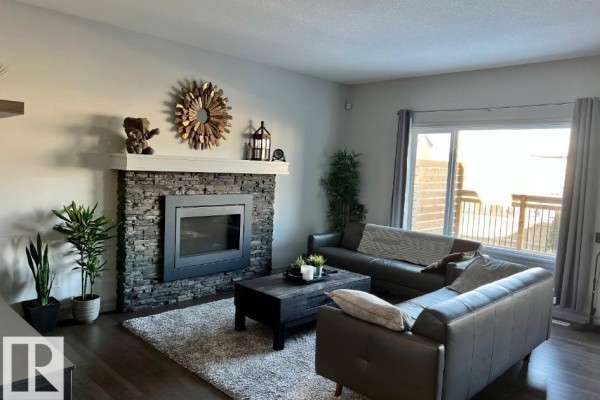Kitchen - 5912 19 Av Sw, Edmonton, AB T6X2A2 Photo 3