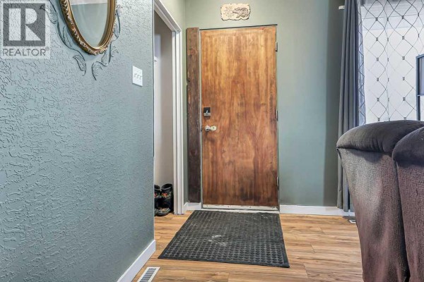 Kitchen - 5912 West Park Crescent, Red Deer, AB T4N1G1 Photo 3