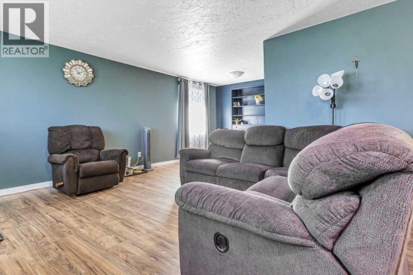 Primary Bedroom - 5912 West Park Crescent, Red Deer, AB T4N1G1 Photo 4