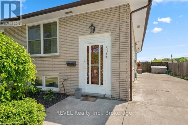 Kitchen - 5914 Frontenac Street, Niagara Falls, ON L2G3B2 Photo 2