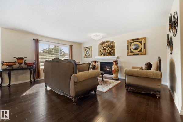 Den - 5915 6 Av Sw, Edmonton, AB T6X0G4 Photo 5