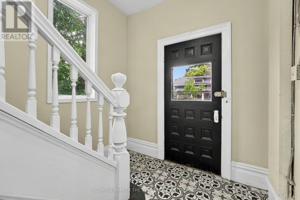 Family room - 592 Gorham Street, Newmarket, ON L3Y1L3 Photo 5