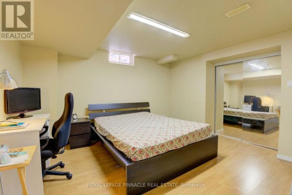 Living room - 5921 Summerside Drive, Mississauga, ON L5M6K9 Photo 3