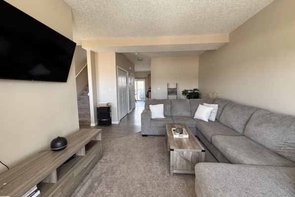 Kitchen - 5924 47 St, Vegreville, AB T9C1X3 Photo 3