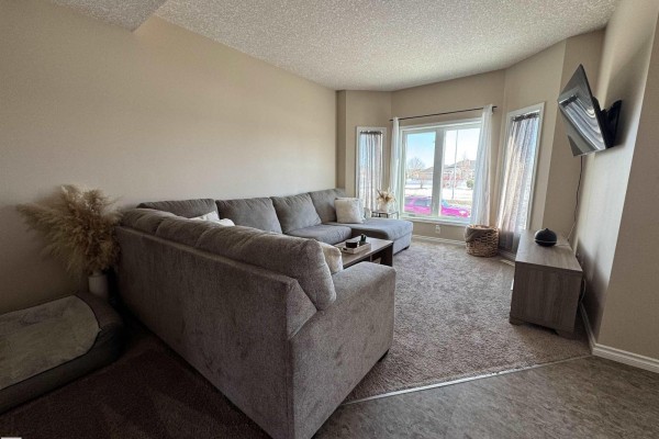 Primary Bedroom - 5924 47 St, Vegreville, AB T9C1X3 Photo 4