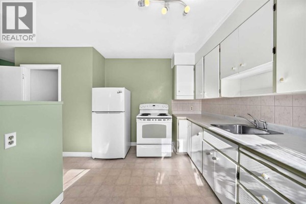 Kitchen - 5924 Elbow Drive Sw, Calgary, AB T2V1J2 Photo 4
