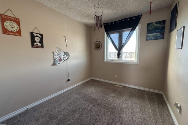 Kitchen - 5926 47 St, Vegreville, AB T9C1X3 Photo 3