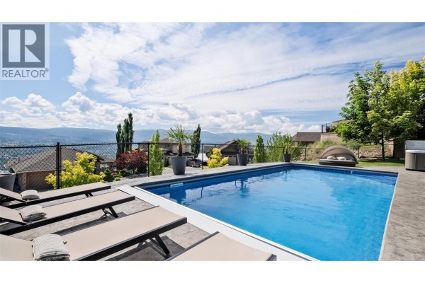 593 Harrogate Lane, Kelowna, BC, photo 3