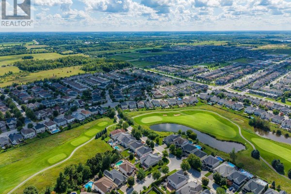 Aerial view of homes and golf course - 593 Pinawa Circle Ottawa