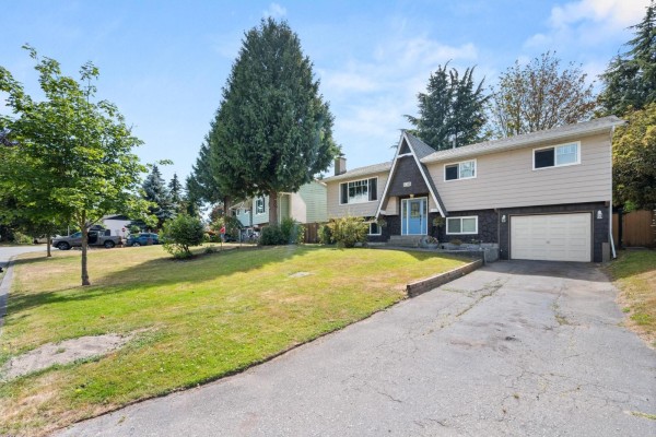 5933 Angus Place, Surrey, BC V3S4W8 Photo 2