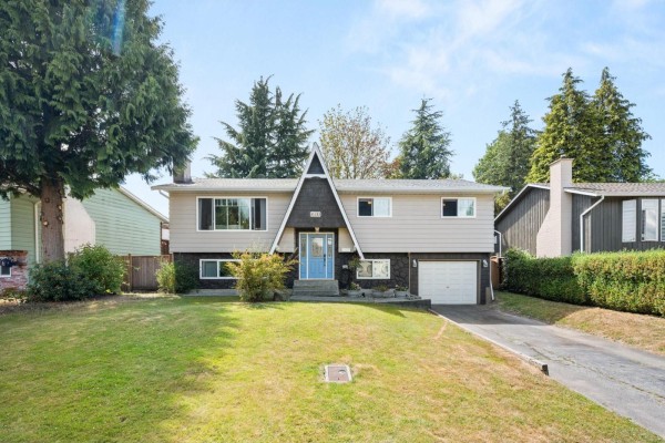 5933 Angus Place, Surrey, BC V3S4W8 Photo 3