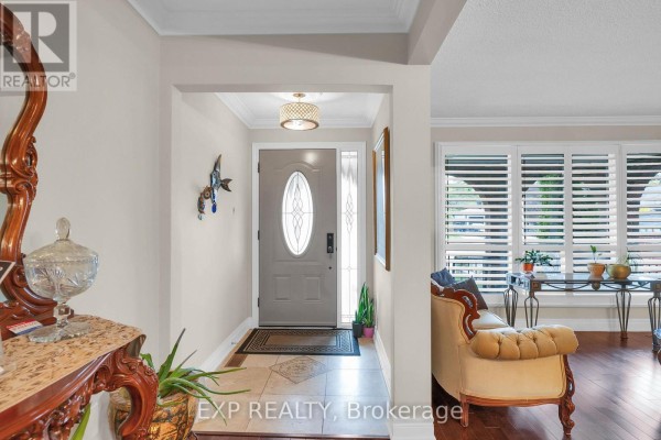 Primary Bedroom - 593a Scarlett Road N, Toronto, ON M9P2S6 Photo 5