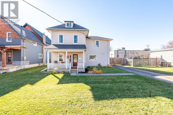 Kitchen - 594 Hamilton Street W, Laurentian Valley, ON K8A6P1 Photo 3