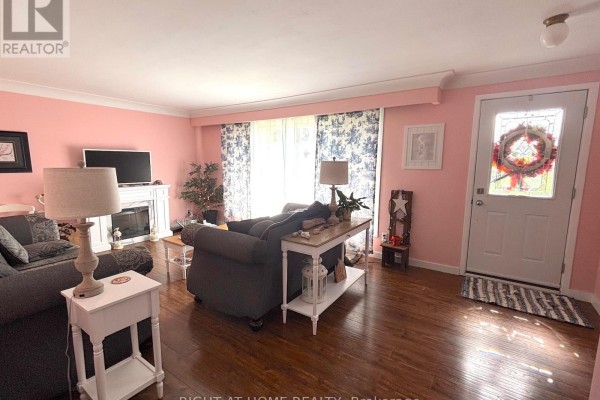 Primary Bedroom - 594 Miller Street, Meaford, ON N4L1L1 Photo 5