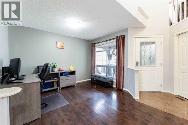 Living room - 595 Everbrook Way Sw, Calgary, AB T2Y0E7 Photo 2