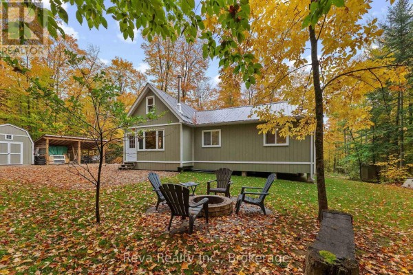 Living room - 595 Old Diamond Lake Road, Hastings Highlands, ON K0L1C0 Photo 3