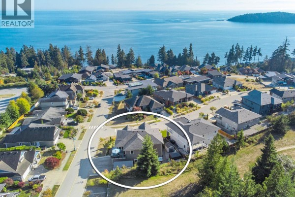 5950 Compass Lane, Sechelt, BC V7Z0V1 Photo 2