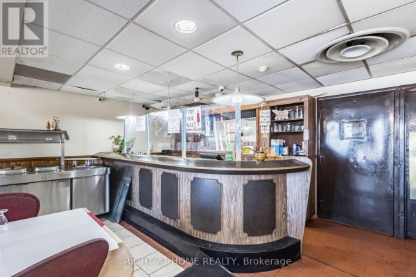 5951 Clark Avenue, Niagara Falls, ON L2G3W3 Photo 5