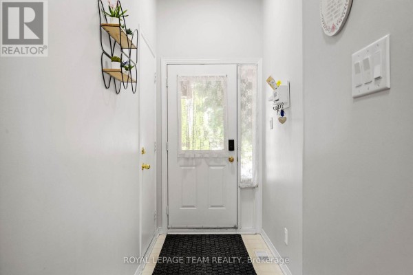 5953 Pineglade Crescent, Ottawa, ON K1W1G9 Photo 3
