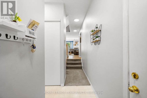 5953 Pineglade Crescent, Ottawa, ON K1W1G9 Photo 4