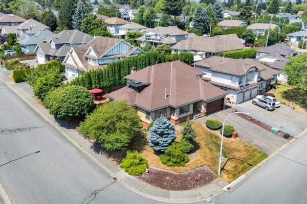 5955 189a Street, Surrey, BC V3S7W5 Photo 2