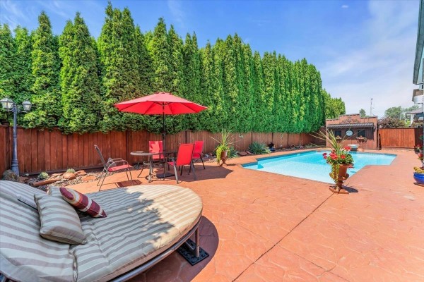 5955 189a Street, Surrey, BC V3S7W5 Photo 3