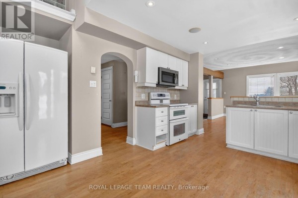 Living room - 5965 Rideau Valley Drive N, Ottawa, ON K4M1B3 Photo 5