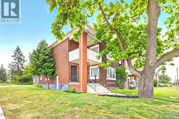597-599 Giles Boulevard East, Windsor