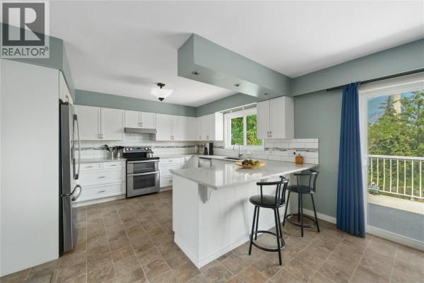 Recreation room - 597 Binns Street, Trail, BC V1R3L3 Photo 5