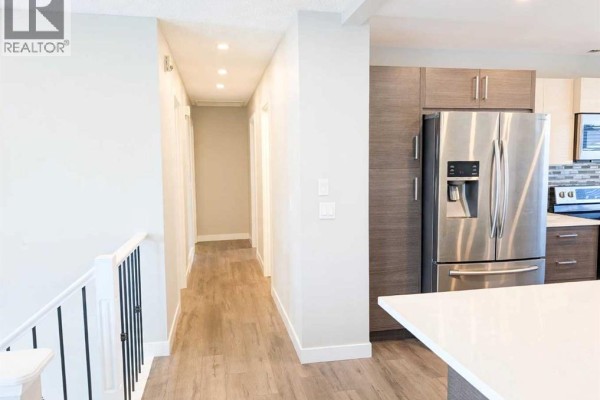 Kitchen - 5972 Madigan Drive Ne, Calgary, AB T2A5A3 Photo 3