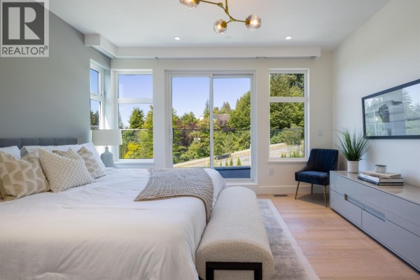 598 Arthur Erickson Place, West Vancouver, BC V7T1J1 Photo 3