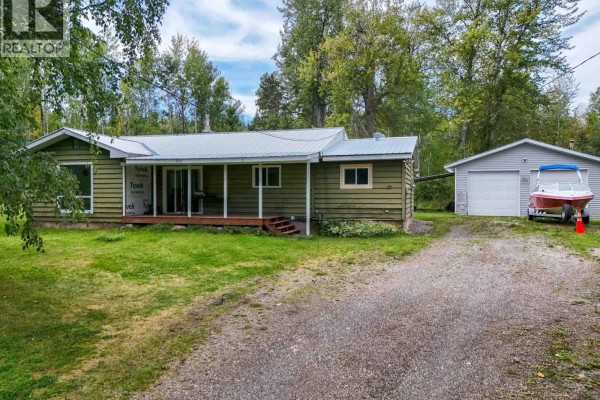 Dining room - 598 Marsh Road, Quesnel, BC V2J6H1 Photo 2
