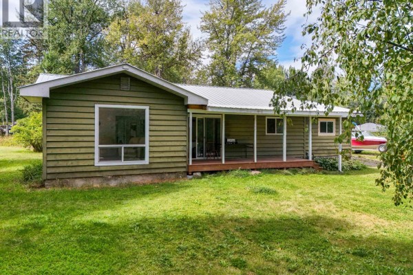 Kitchen - 598 Marsh Road, Quesnel, BC V2J6H1 Photo 3
