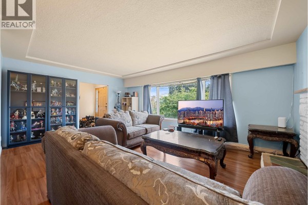 5987 Malvern Avenue, Burnaby, BC V5E3E7 Photo 3
