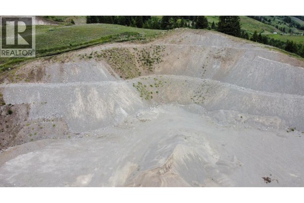 5988 3 Highway, Bridesville, BC V0H1Y0 Photo 2
