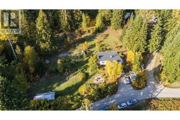 Laundry room - 5995 Longbeach Road, Nelson, BC V1L6P3 Photo 3