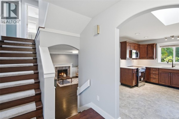 Kitchen - 5999 Cathedral Cres, Nanaimo, BC V9T6B1 Photo 5
