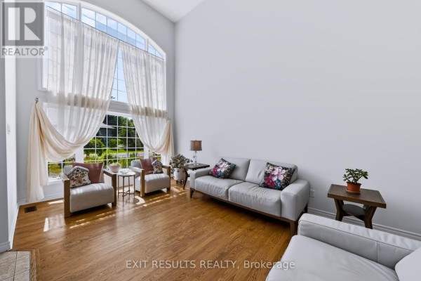 Family room - 5b Kemp Drive, Ottawa, ON K1T3W9 Photo 4
