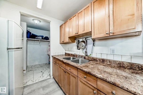 Primary Bedroom - #5c 5715 133 Av Nw, Edmonton, AB T5A0K3 Photo 4