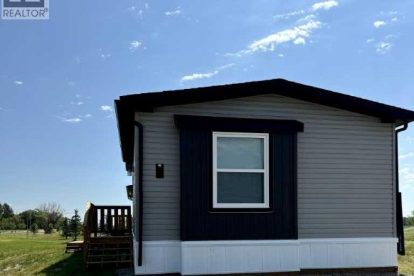 6, 10, 14 Meadows Crescent, Taber, AB, photo 2