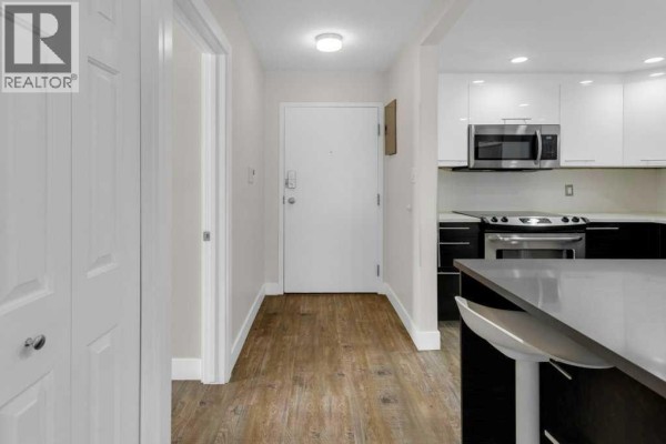 Kitchen - 6, 3402 Parkdale Boulevard Nw, Calgary, AB T2N3T4 Photo 3