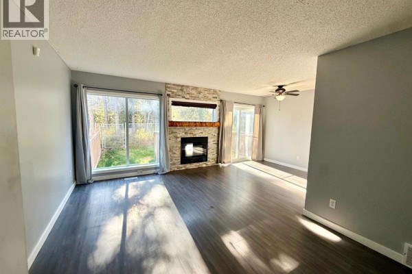 Family room - 6, 465 Makenny Street, Hinton, AB T7V1H3 Photo 5