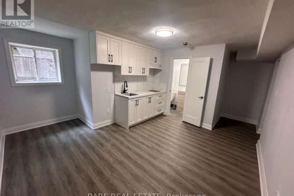 6 - 130 Macpherson Avenue, Toronto
