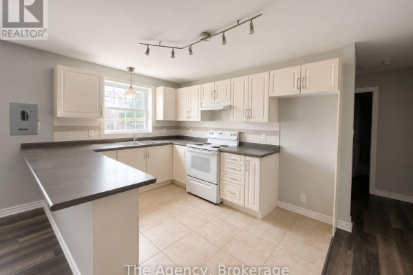 6 - 143 Westchester Crescent, St  Catharines, ON L2P2N8 Photo 4