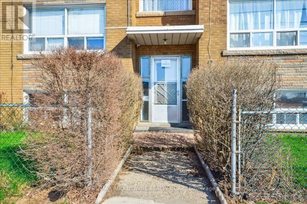 Living room - 6 - 2 Wesley Street, Toronto, ON M8Y2W3 Photo 3