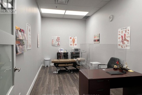 6 - 250 Cochrane Drive, Markham, ON L3R8E5 Photo 4